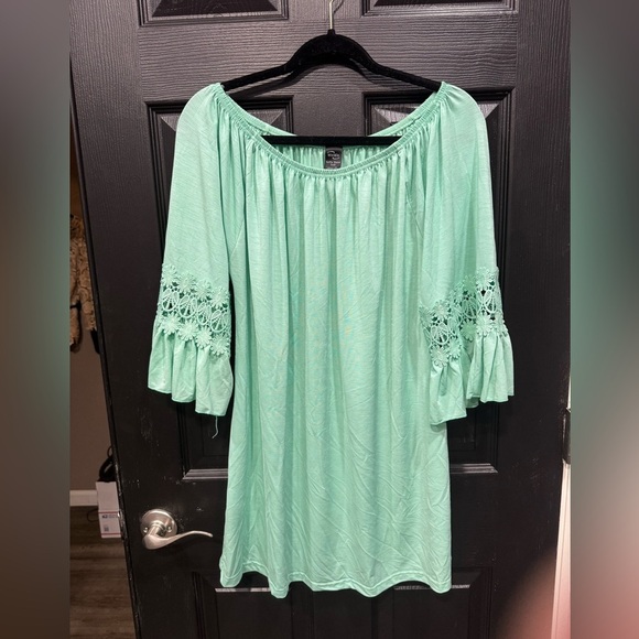 3/$15🩶WinWin Mint Green Tunic with Ruffle Sleeves - Picture 1 of 4